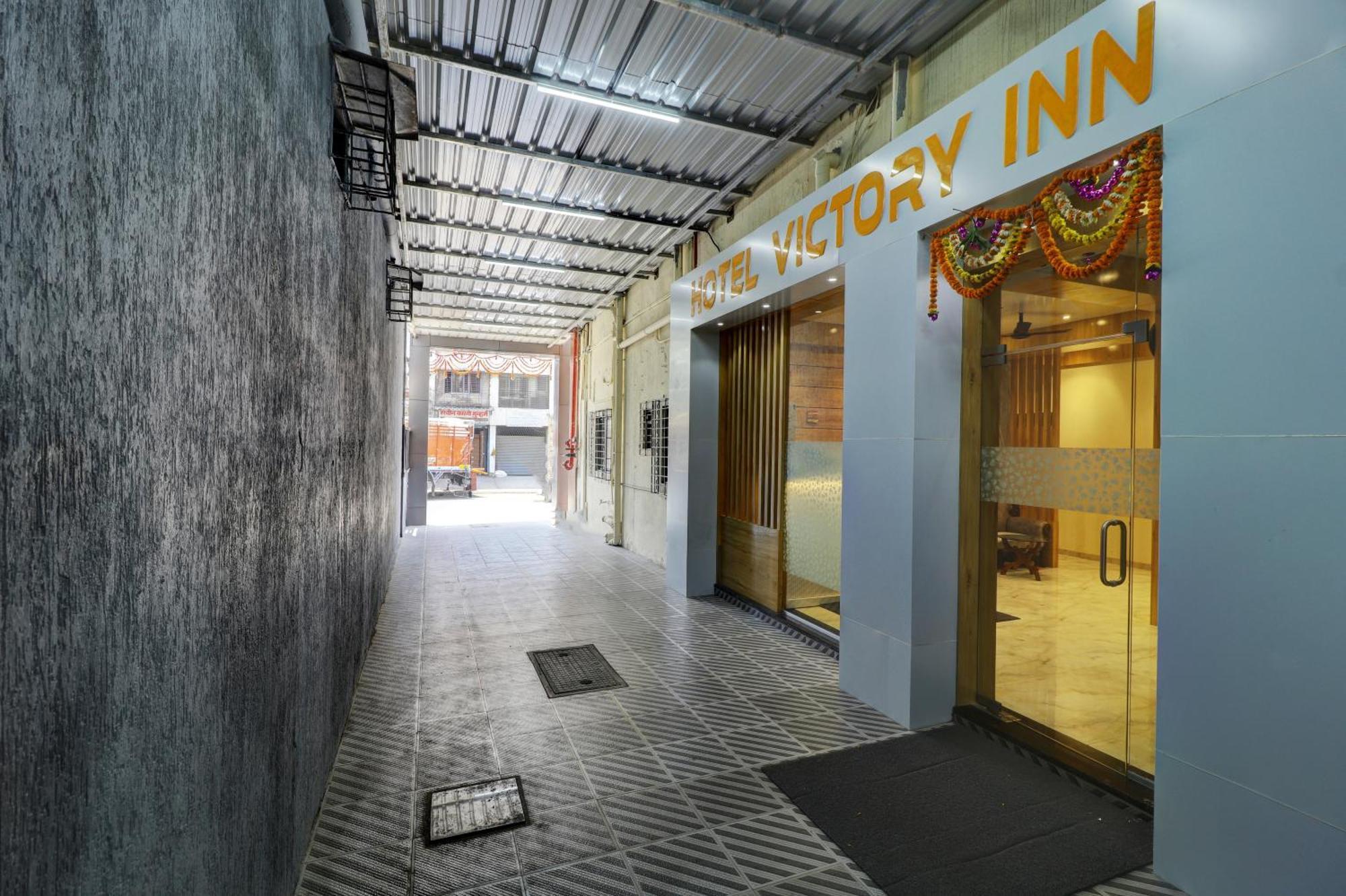 Victory Inn Turambhe Bagian luar foto