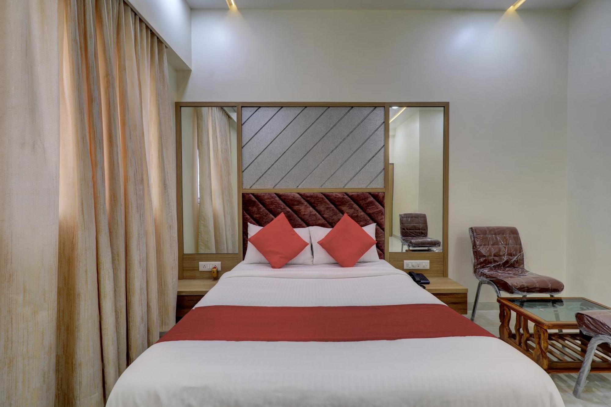 Victory Inn Turambhe Bagian luar foto