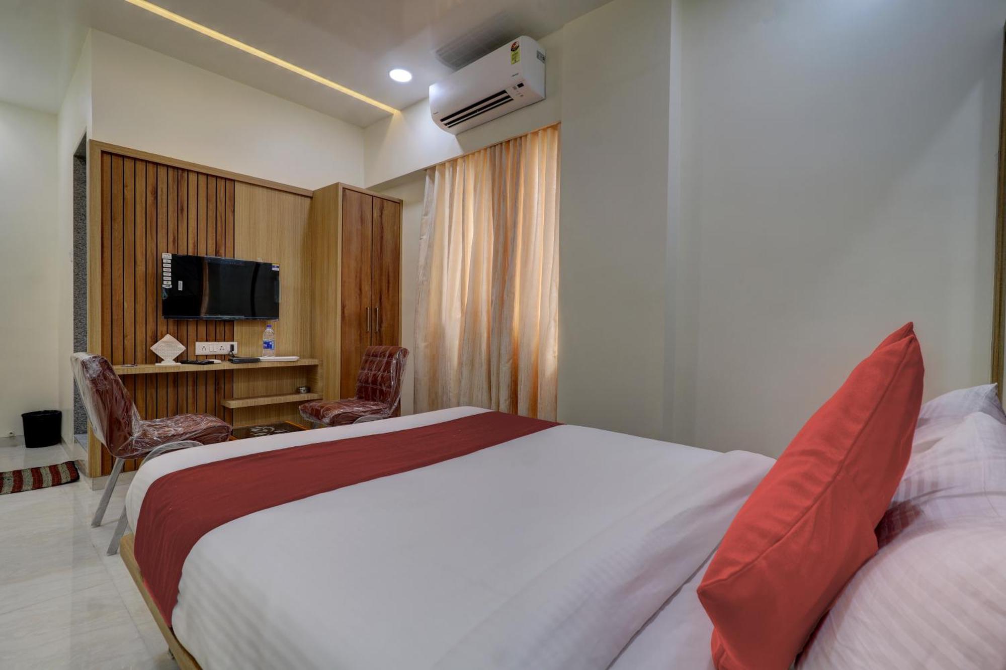 Victory Inn Turambhe Bagian luar foto
