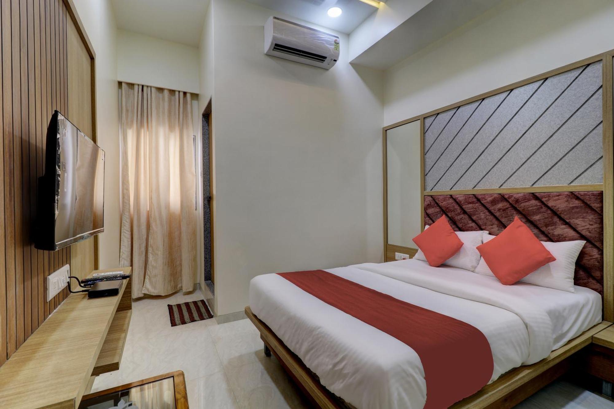 Victory Inn Turambhe Bagian luar foto