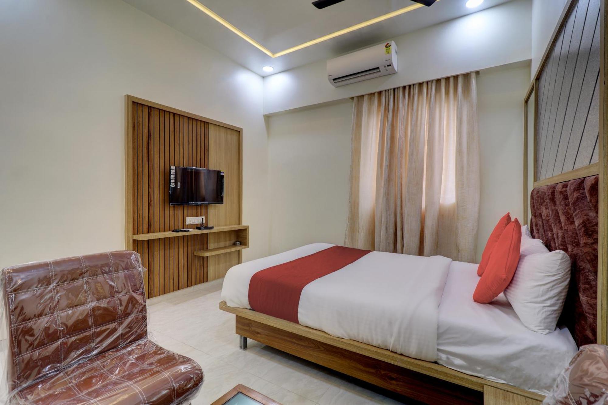 Victory Inn Turambhe Bagian luar foto