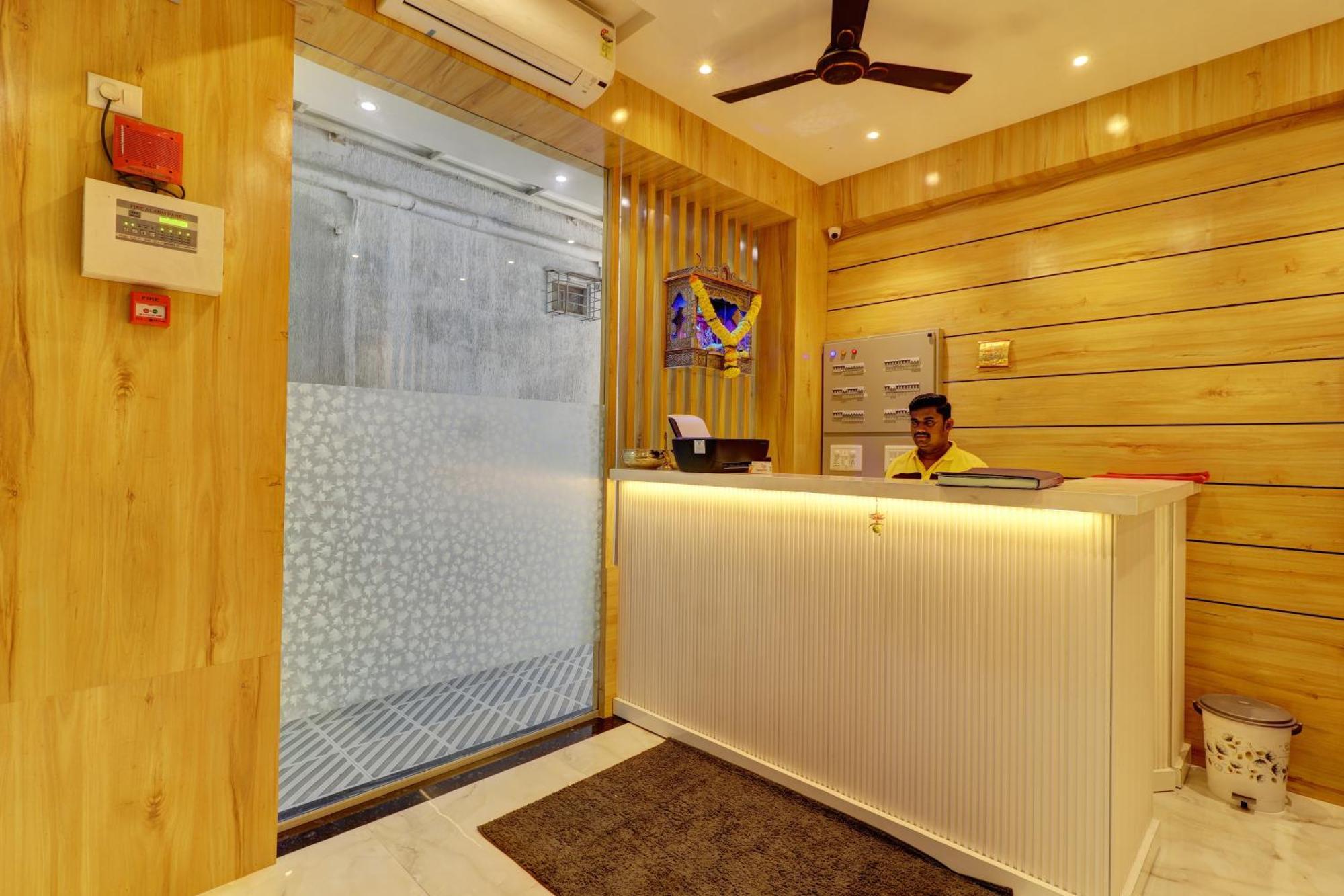 Victory Inn Turambhe Bagian luar foto