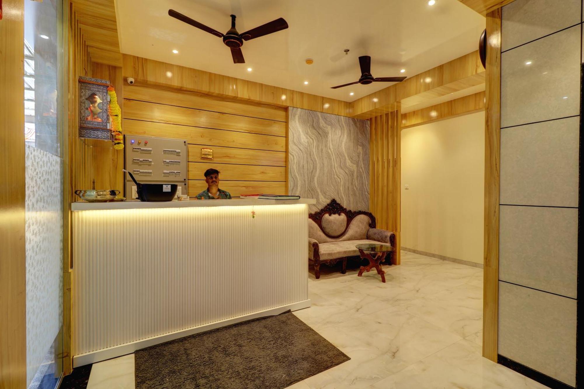 Victory Inn Turambhe Bagian luar foto